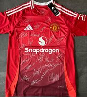 Signiertes Manchester United Shirt der Saison 2024/2025