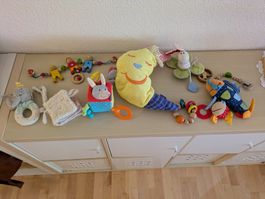 Bunte Spielsachen-Kollektion für Babys ☀️ Top Z...