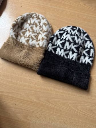 2 Bonnet Michael Kors neufs