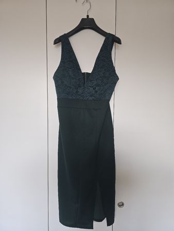 Festliches Kleid in Tannengrün mit Spitze, Grösse 40