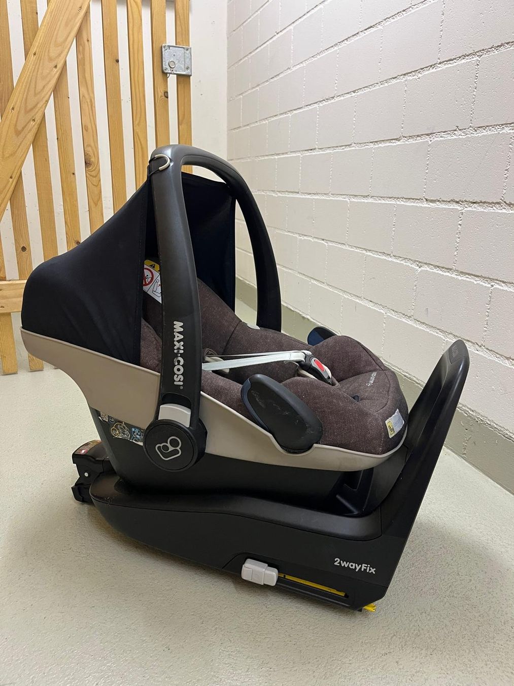 Maxi-Cosi Seggiolini per auto: Maxi Cosi mit Isofix Station – Usato da Willisau venduto da Geissbock12 2