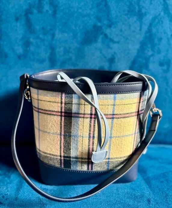 Borse da donna: Vendo borsa a secchiello particolare in tweed – Nuovo e nell'imballaggio originale da Brione s. Minusio venduto da Je_Jey 5