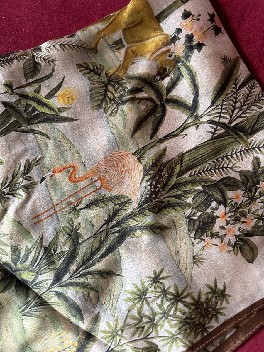 Foulard & Sciarpe: Toller Seidenschal mit Jungle Motiv – Nuovo e nell'imballaggio originale da Hofstetten SO venduto da Treasurefinds 2