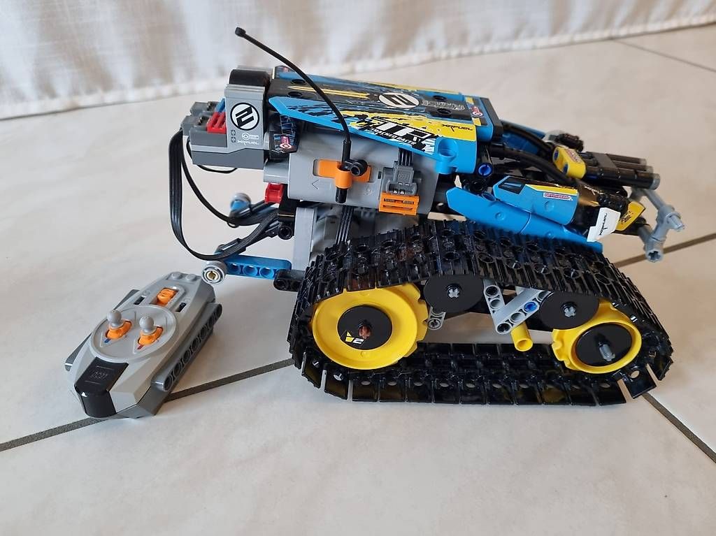 Jeux de construction: Lego Tecnic stunt racer 42095 – D'occasion à Pieterlen par Tobias2011 2