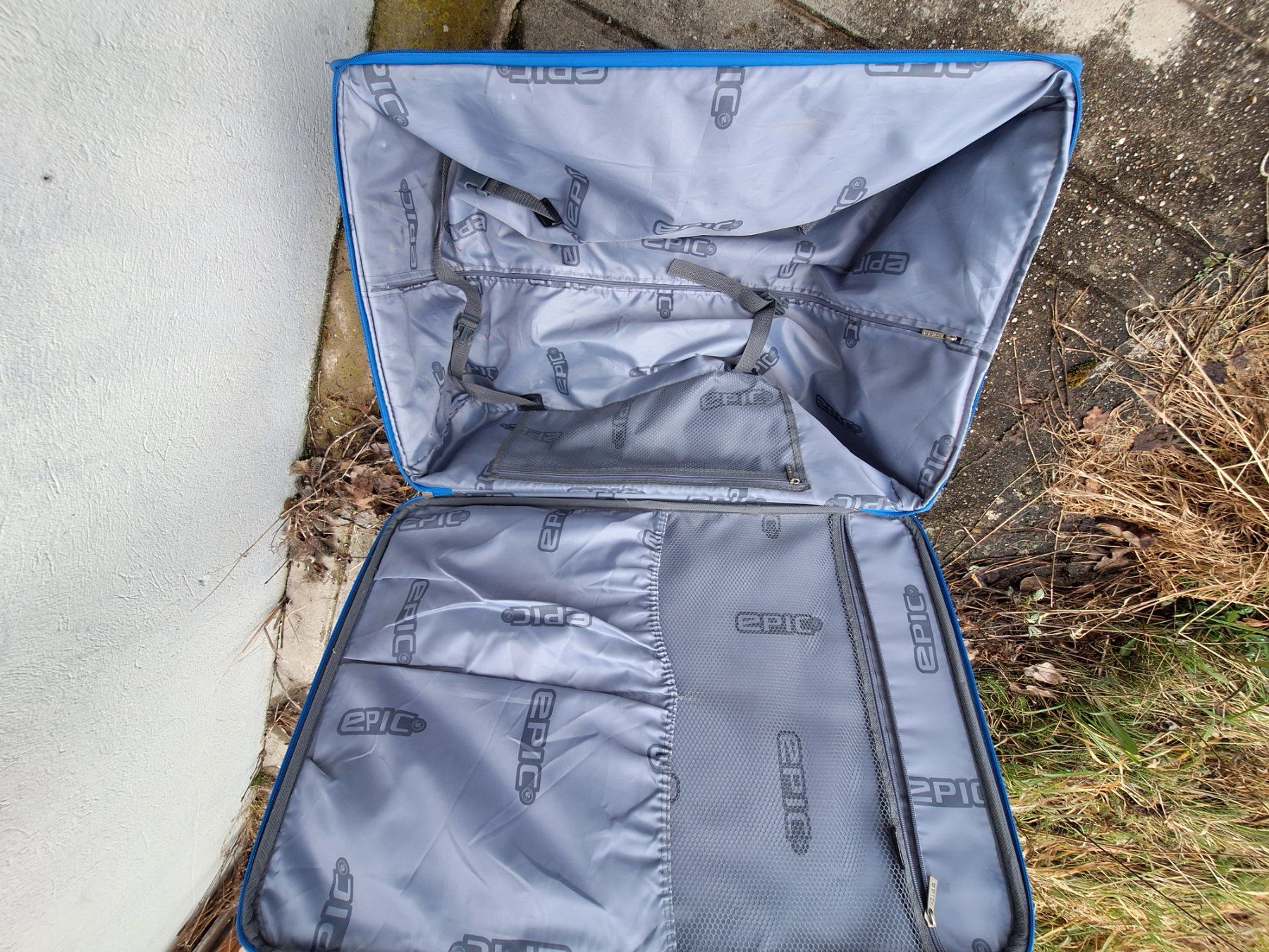 Valises de voyage: BLAUER EPIC ROLLKOFFER – D'occasion à Huttwil par Kunterbuntli 6