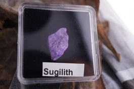 Sugelith Roh  im Böxli    –Edelsteinstube Rausverkauf