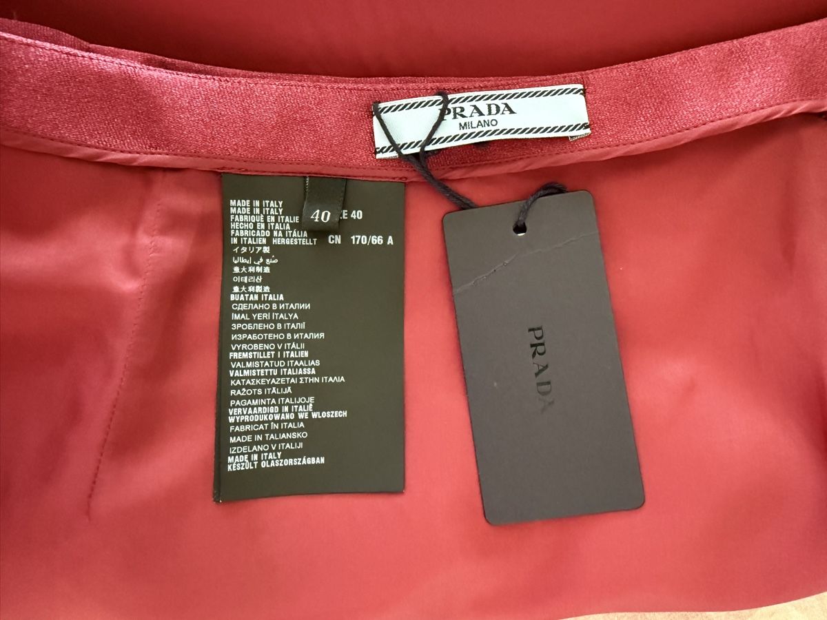 Prada Gonne: Prada Rock Grösse IT40 Seide neu mit Etikett – Nuovo e nell'imballaggio originale da Adliswil venduto da mun_k9pf 2