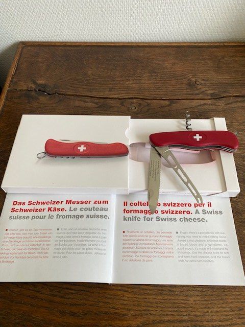 Victorinox Taschenmesser: VICTORINOX  KÄSEMESSER – Neu (gemäss Beschreibung) aus Chur von silbermon