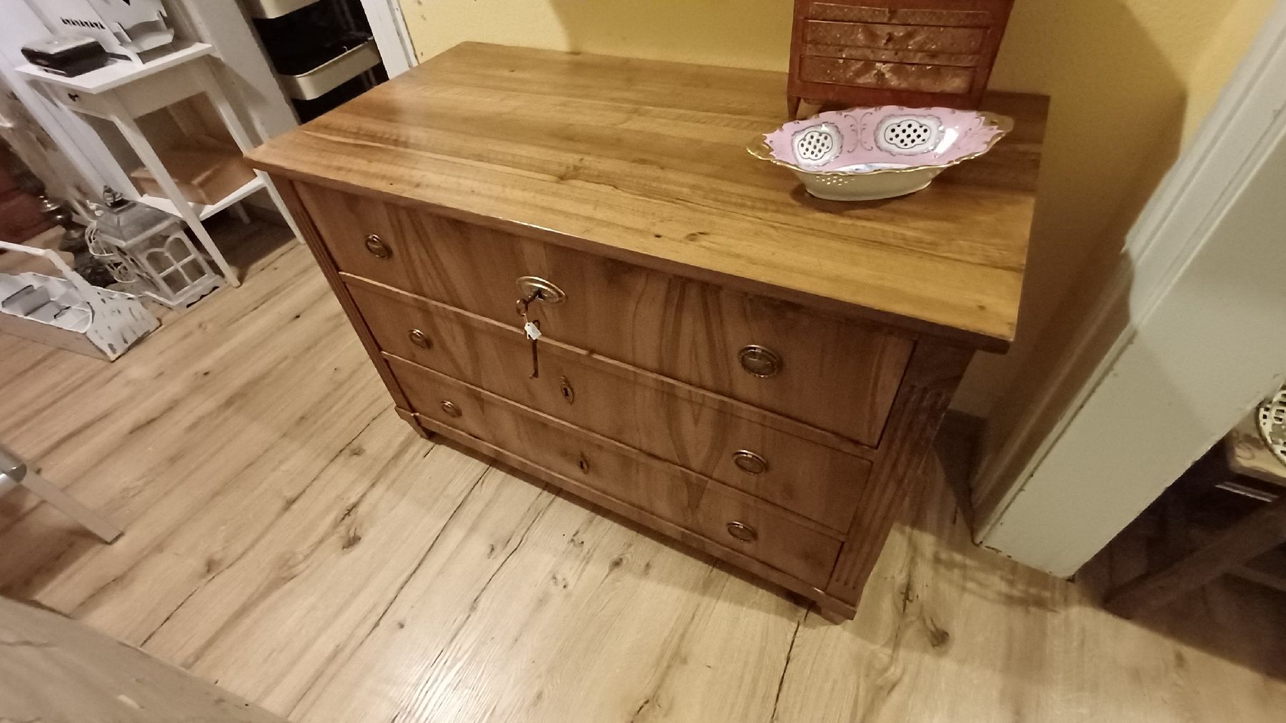 Kommoden: Schöne Biedermeier Kommode in Nussbaumholz – Gebraucht aus Flawil von Pinkmalibu 1
