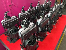 SET mit 12x CDM PAR 575 150W Scheinwerfern und Zubehör