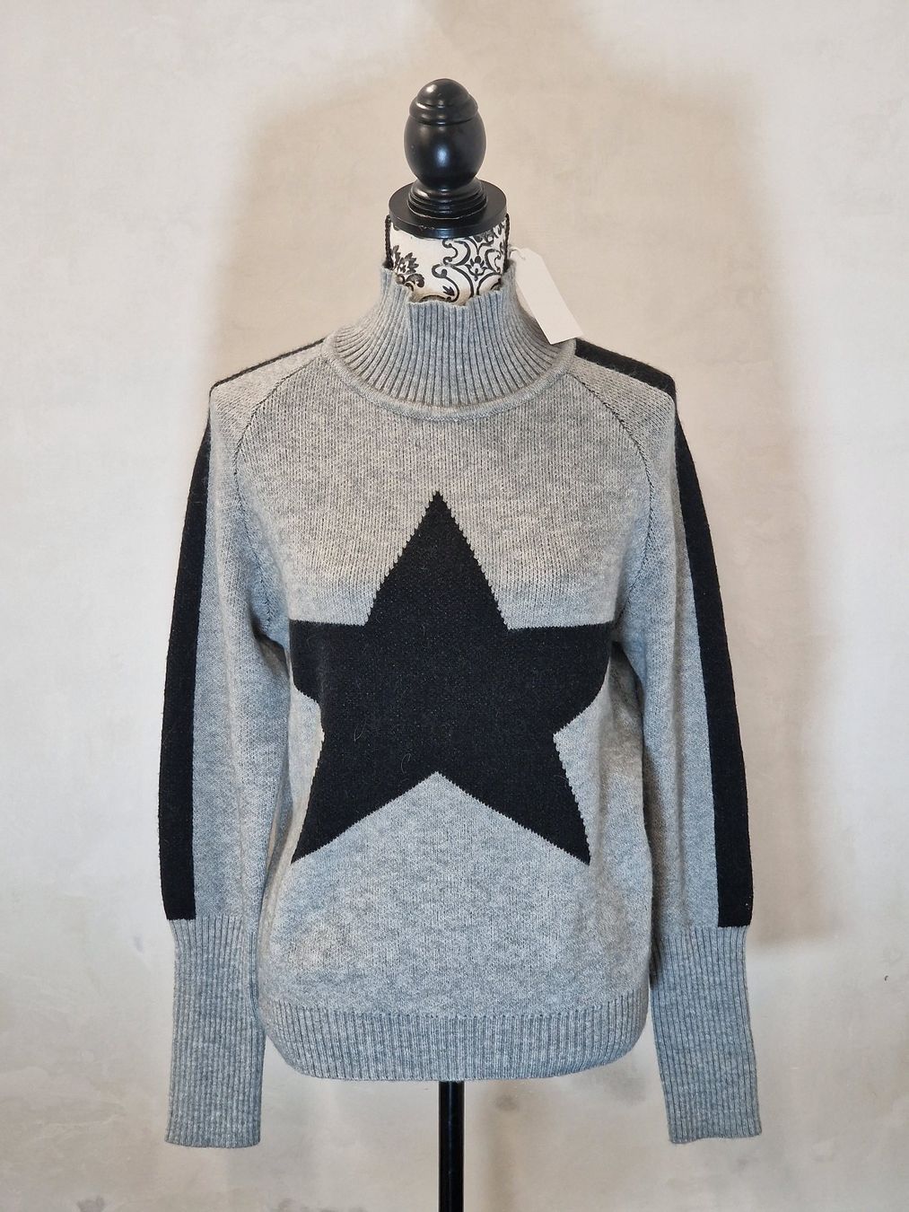 Maglioni & Felpe: Damen Pullover grau mit Sternmuster Grösse S neu mit Etikett – Nuovo (secondo la descrizione) da Meierskappel venduto da HeartWear