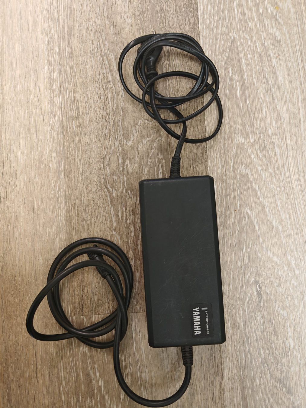 Yamaha Caricabatterie: Yamaha Ladegerät 36 Volt – Difettoso da Bern venduto da Isterk