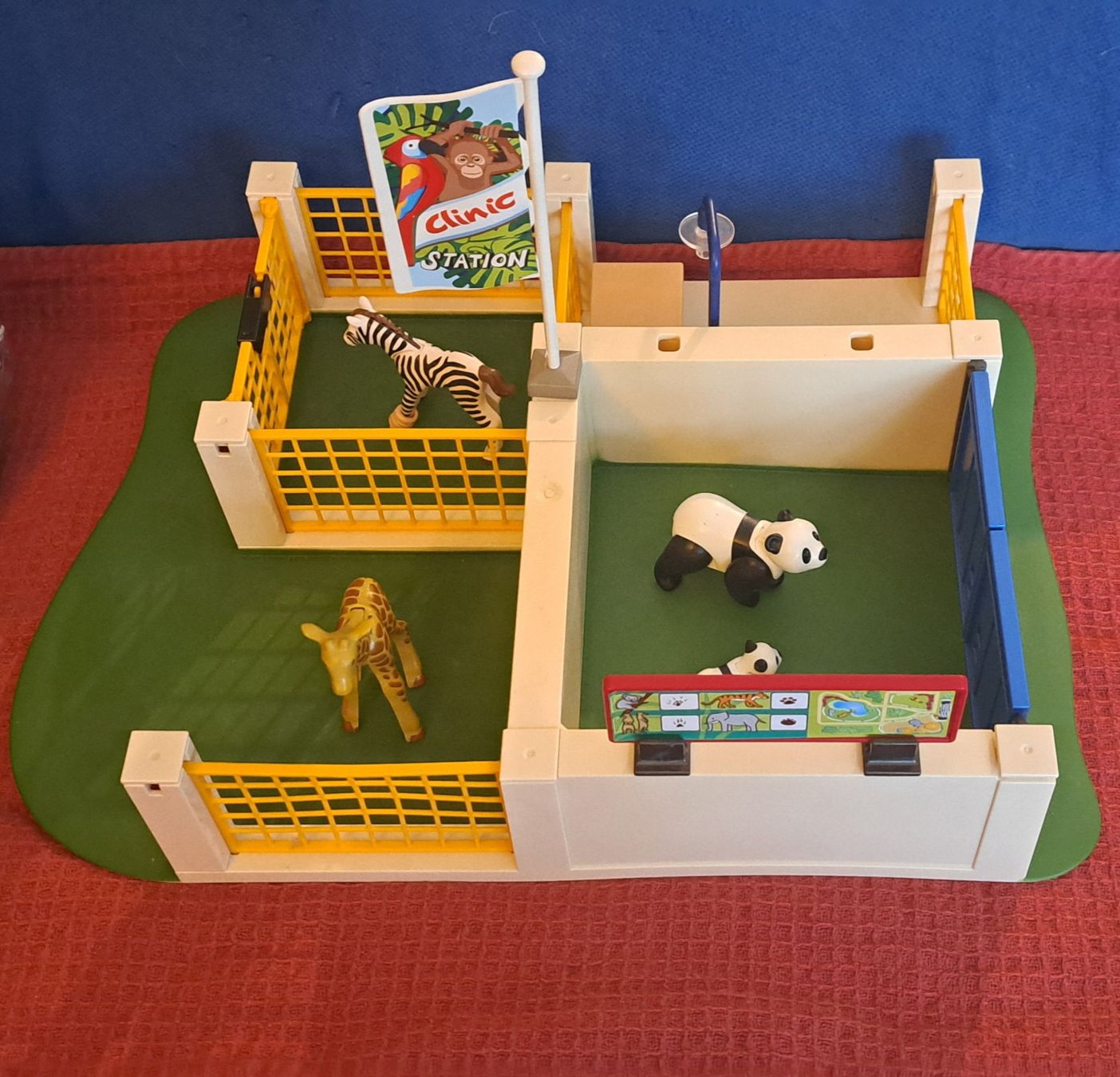Statuette: Playmobil Zoo Pflegestation – Usato da Breitenbach venduto da Lucky0518 2