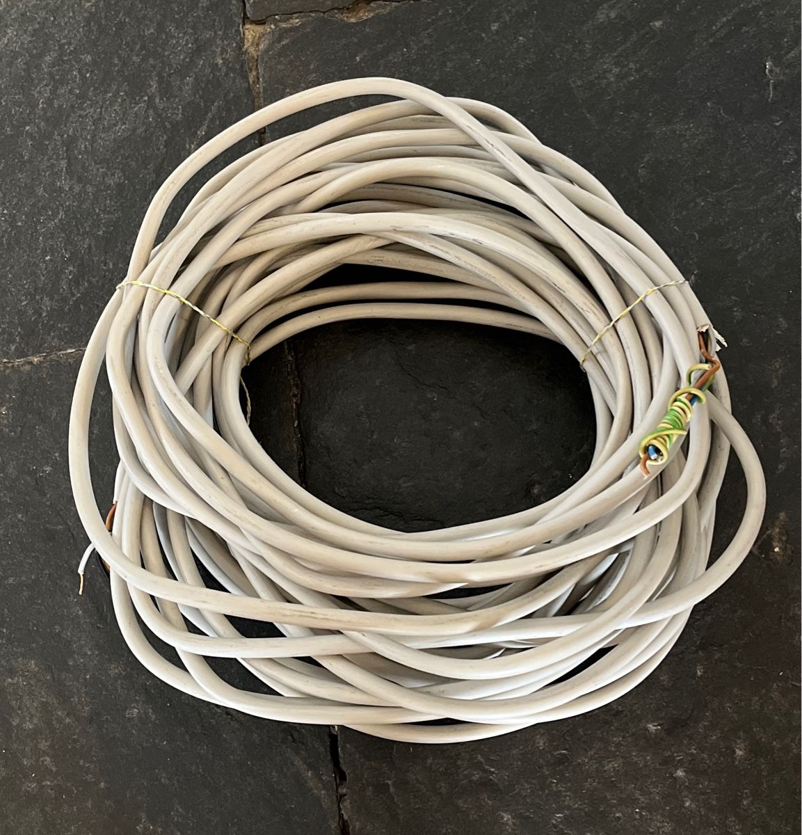 Câbles: Elektro- / Stromkabel, Installationskabel – D'occasion à Thusis par Tychus