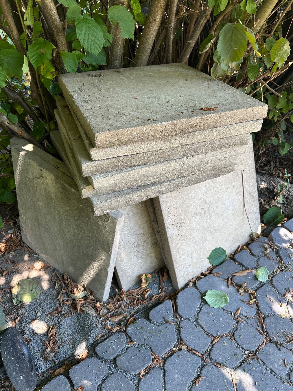 Bodenbeläge: 16 Betonplatten zu verkaufen – Gebraucht aus Richterswil von MarkusSchweiker