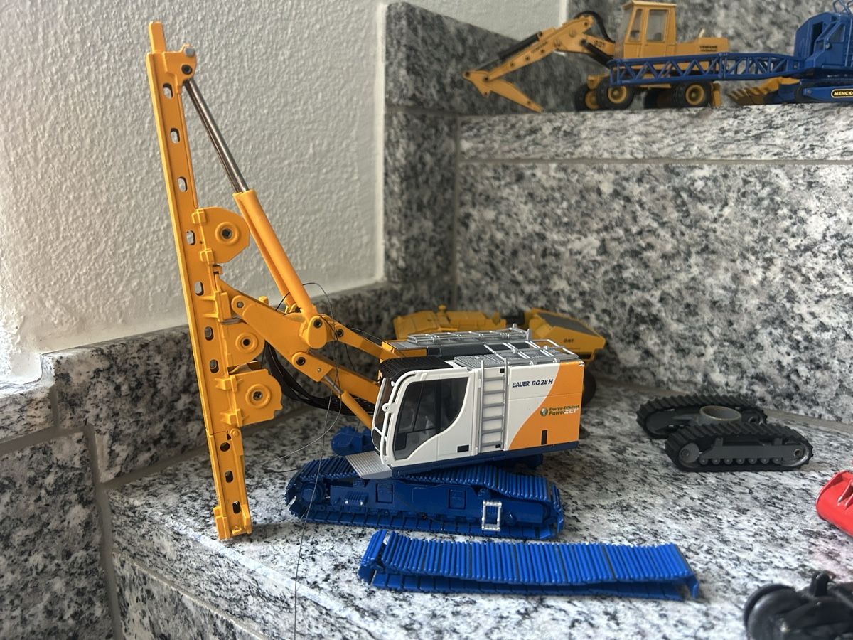 Excavateurs: Konvult Bastelreste, 1:50 – Défectueux à Horw par Tigercat635 1