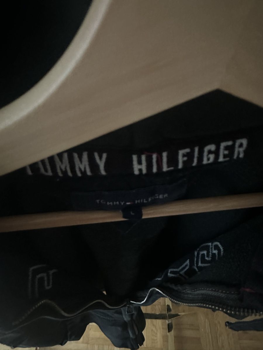 Tommy Hilfiger Pullover & Sweatshirts: Tommy Hilfiger sweatshirt – Gebraucht aus Zürich von tom_8phz 1