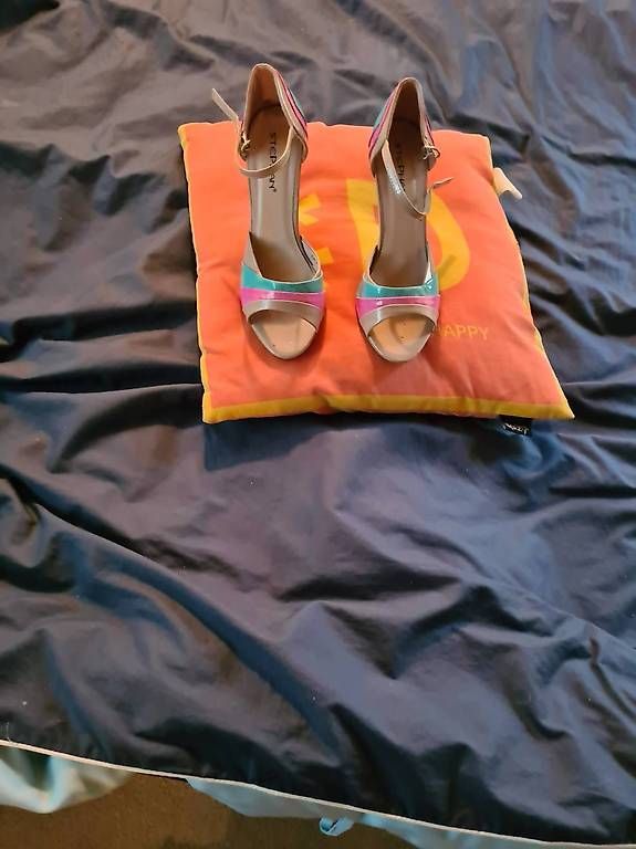 Scarpe da donna: sandales à talons – Usato da La Croix (Lutry) venduto da azzura01 1
