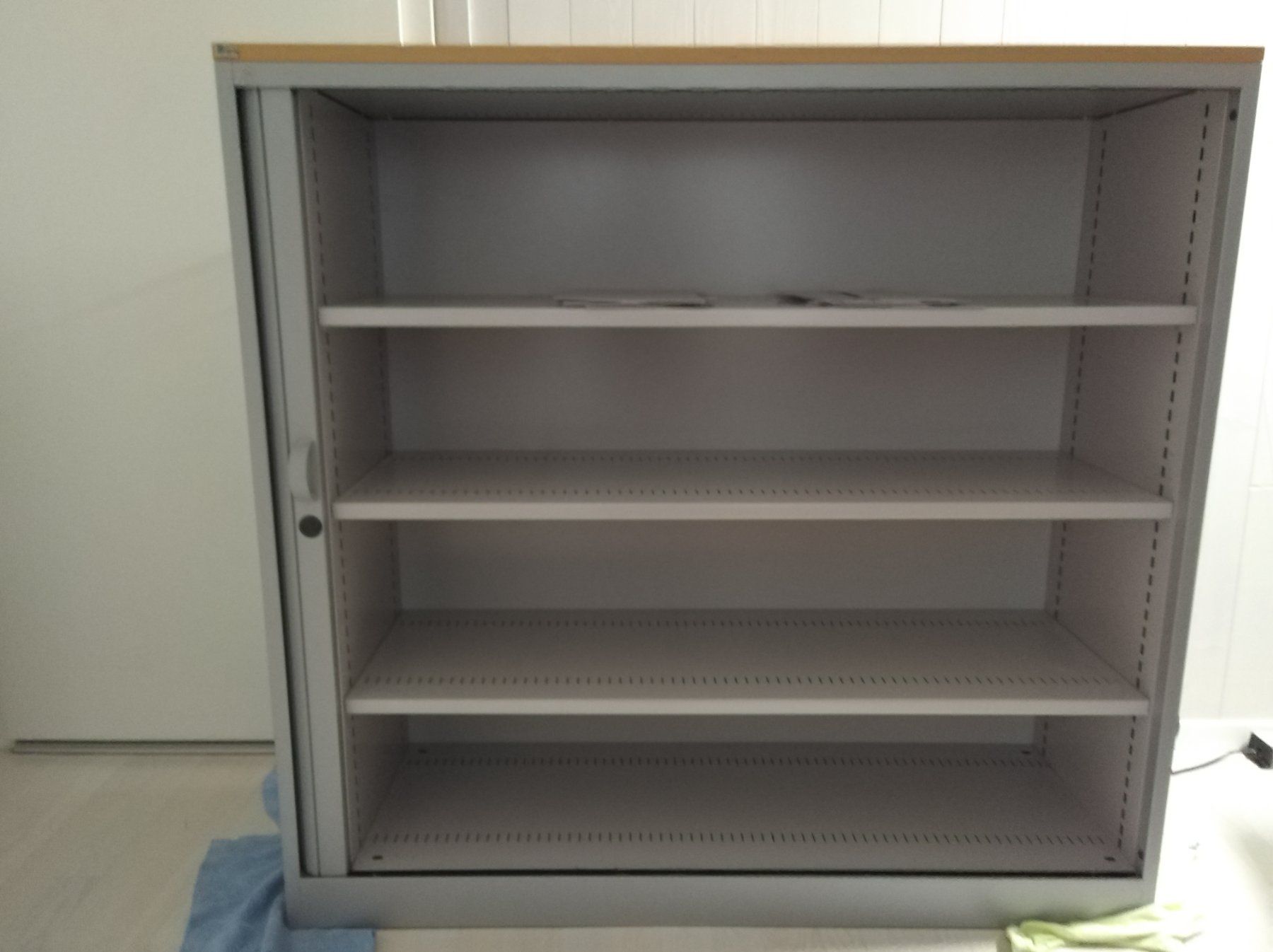 Lista Armadi: LISTA Rollladenschrank mit Echtholz-Buche-Deckplatte – Usato da Bäriswil BE venduto da Fanttijuutti 5