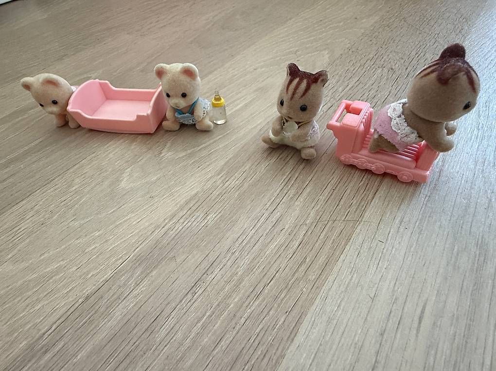 Sylvanian families Giocattoli: Zwei Baby Sets Sylvanian families – Usato da Gümligen venduto da xifenglie