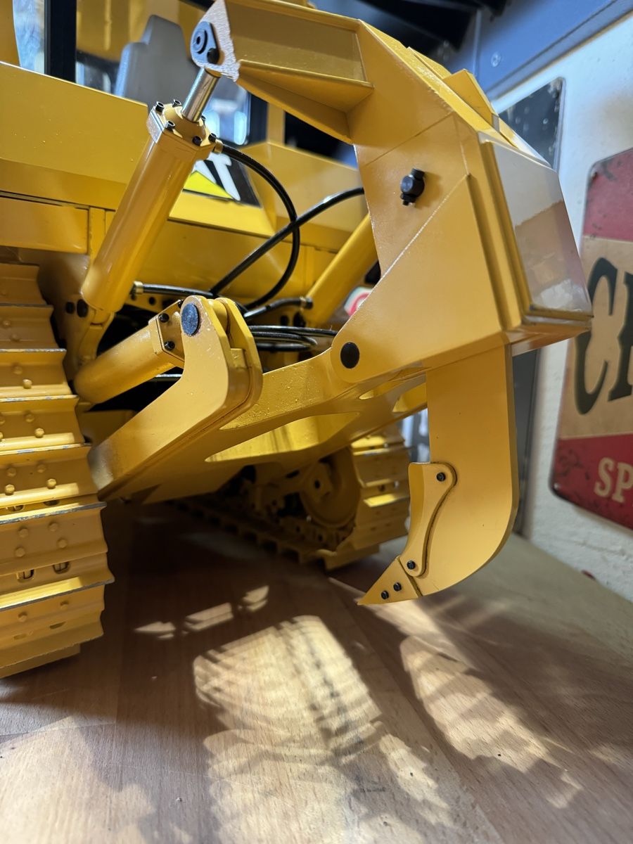 Caterpillar RC Modellbau: Bulldozer 1/14 caterpillar D10 rc  – Gebraucht aus Dorénaz von  4
