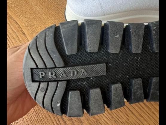 Prada Damenschuhe: PRADA Sneaker – Gebraucht aus Kerzers von Beluluu 3