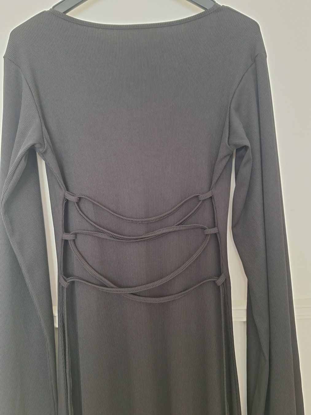 Vestiti: Robe noire slim fit, taille M neuve – Nuovo (secondo la descrizione) da Lausanne venduto da anta-123 4