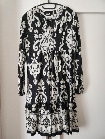 Robe longue imprimée noire et blanche taille 36 bon état