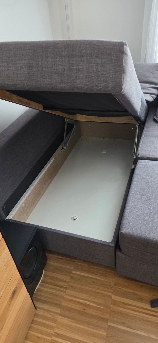 Ikea Divani: Graues Ecksofa mit Bettfunktion und Stauraum – Usato da St. Gallen venduto da pat_66p9 3