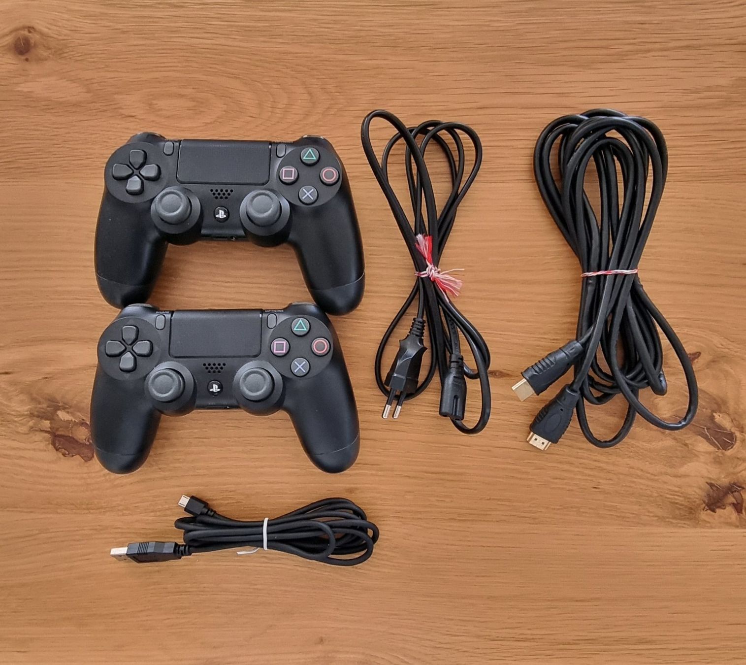 Sony Console: PS4 Slim / Playstation 4 500GB mit 2 Controller & 3 Games – Usato da Birmensdorf ZH venduto da borstenking 1