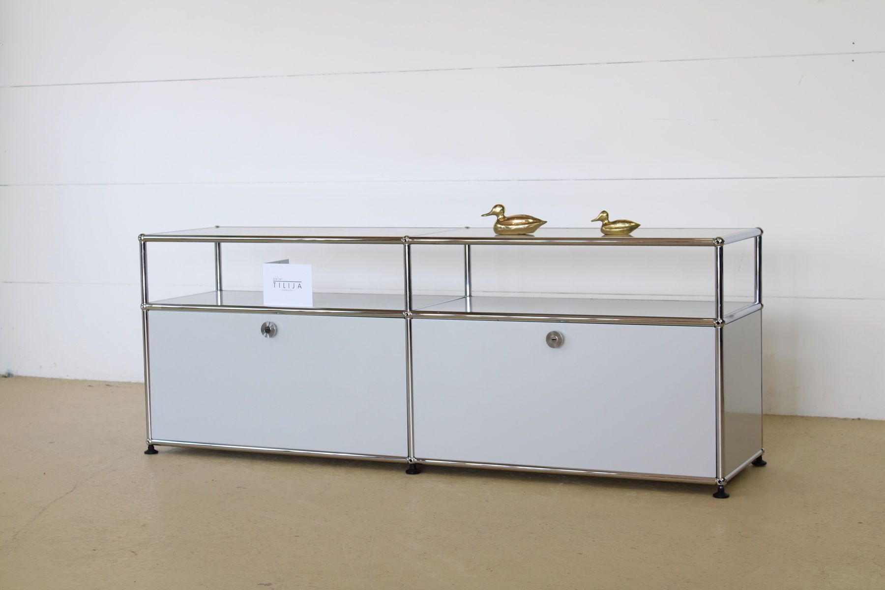 USM Mobili TV: USM Lowboard in Lichtgrau – Usato da Meinisberg venduto da atelier_TILIJA 4