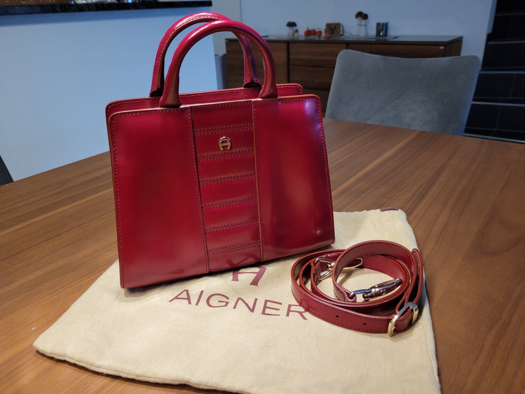 Aigner Taschen für Damen: Aigner Handtasche dunkelrot – Neu (gemäss Beschreibung) aus Oberweningen von kvo_r5ws