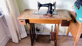 Antike Gritzner Nähmaschine mit Tisch