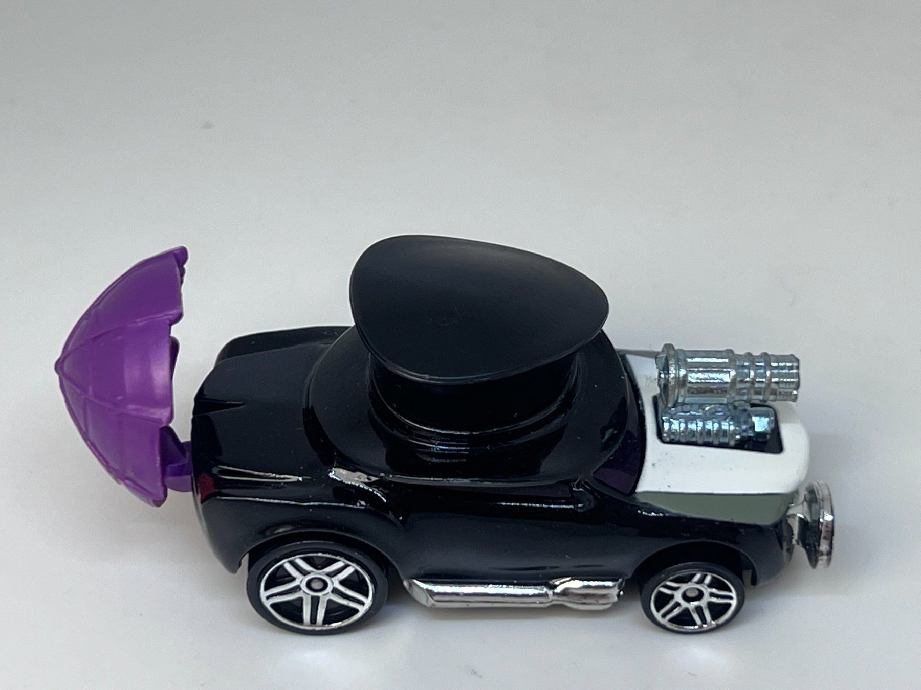 Hot Wheels Modellini d'auto: Hot Wheels The Penguin #45 – Usato da Wildegg venduto da LaaBoutique 1