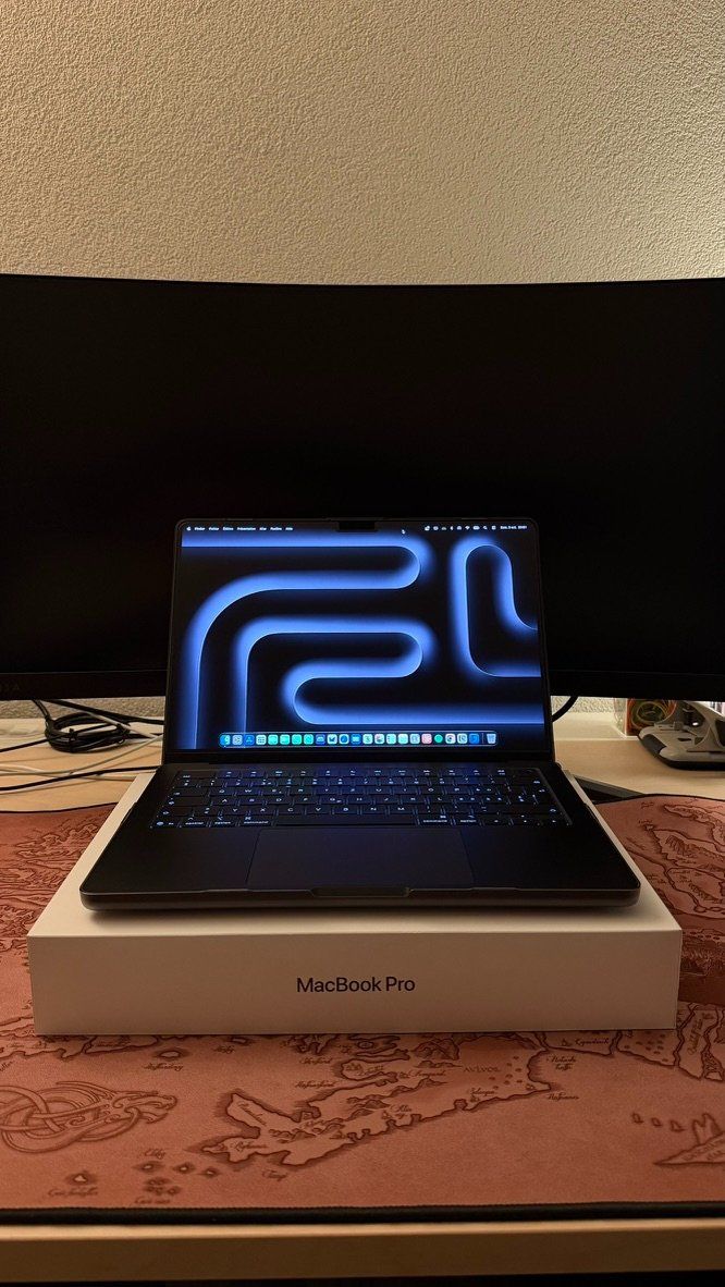 Apple Portables: Apple MacBook PRO M5 – D'occasion à Dombresson par DazLem23