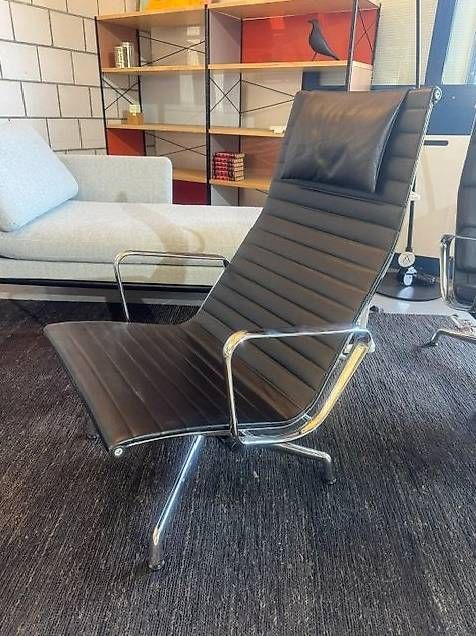 Vitra Poltrone: Vitra Eames Aluminium Chair EA 124 schwarz – Usato da Zollikofen venduto da OberliAG