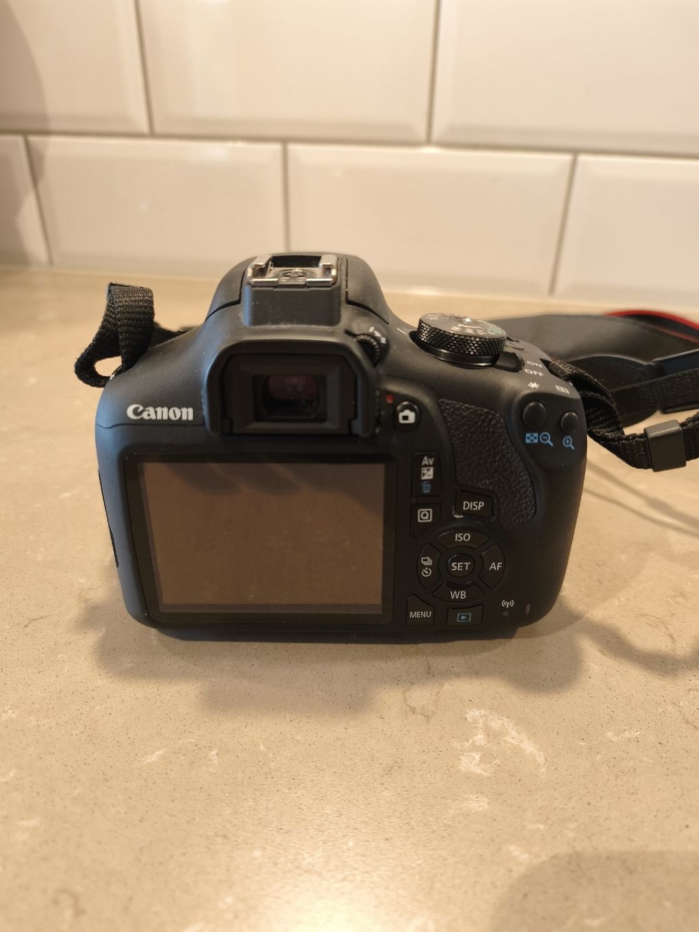 Canon Kamera: Canon EOS 2000D Digital Camera inkl. 18-55mm – Gebraucht aus Rütschelen von CoMiKaufmann 1