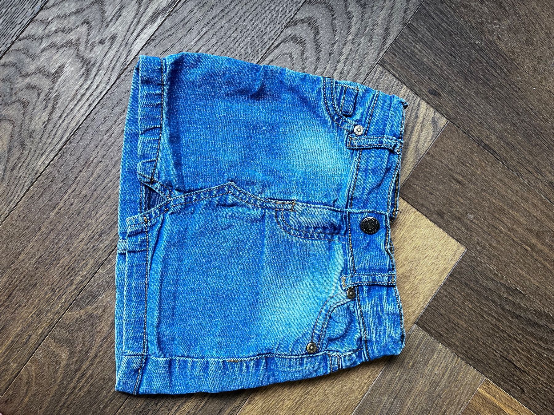 Vestiti & Gonne: A denim story Rock – Usato da Zürich venduto da Danielan0
