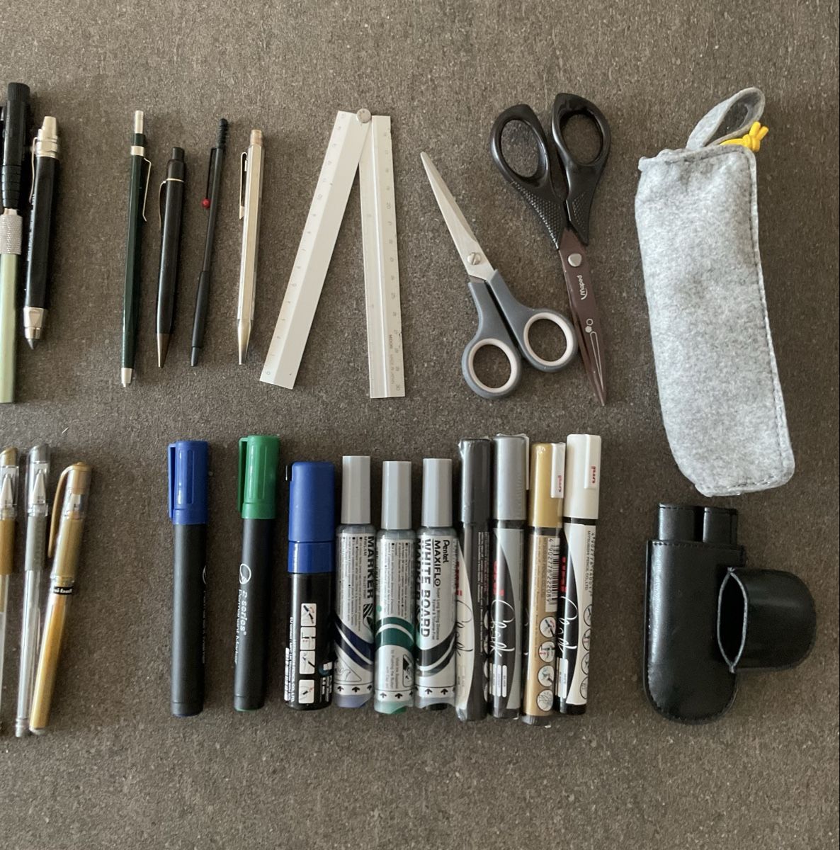 Tous les outils: Schreibwaren Set: Stifte, Schere, Massstab, Heftgeraet – D'occasion à Jegenstorf par BAVARIA4CH 2