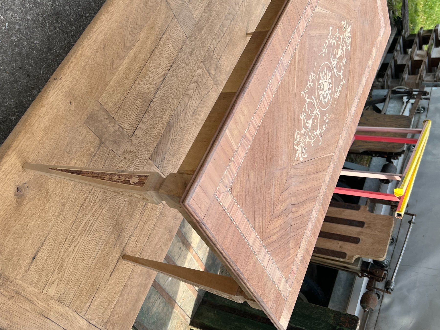Tavoli: ART 984-J Table basse marquetée sablé – Usato da Pont-La-Ville venduto da BCMGLEAL 2