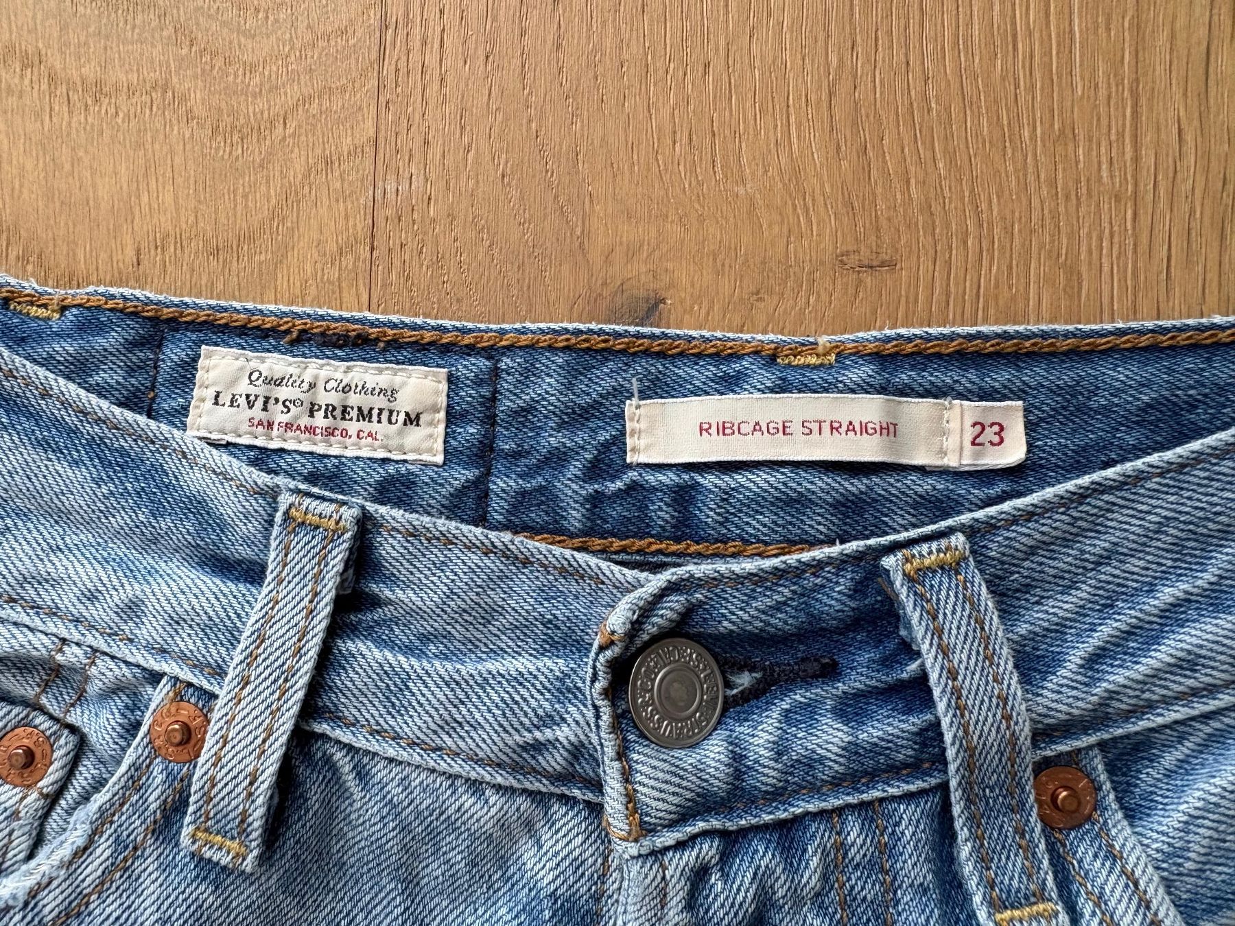 Jeans: Levis Ribcage Straight Jeans – Usato da Egnach venduto da SelinaB. 4