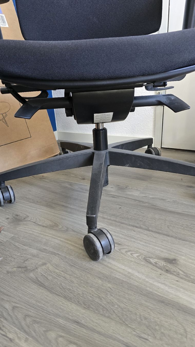 Giroflex Chaises: Bürostuhl Giroflex 64 – D'occasion à Winterthur par aredo 2