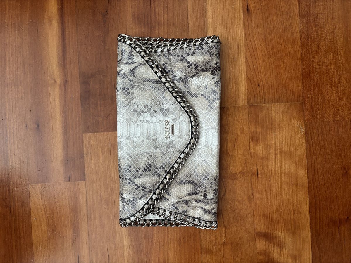 Taschen für Damen: Guess Tasche – Neu (gemäss Beschreibung) aus Schliern b. Köniz von A111829
