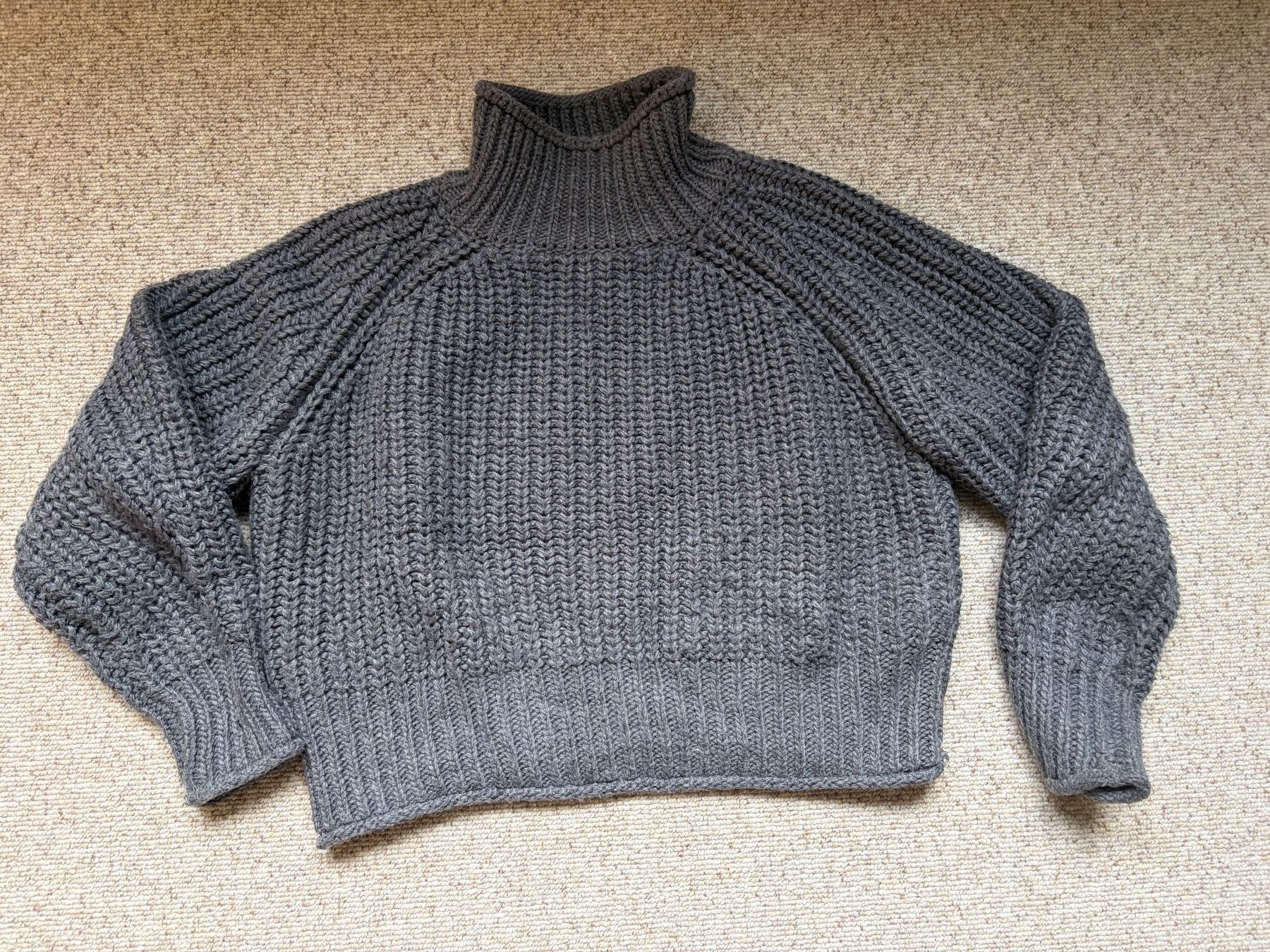 H&M Pulls & Sweat-shirts: STRICKPULLOVER S H&M grau – D'occasion à Wattwil par jopara