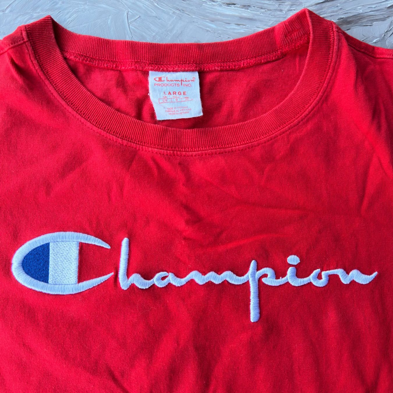Champion T-shirt: Champion T-Shirt Rouge – Usato da Thônex venduto da Suisse.Shopping 4