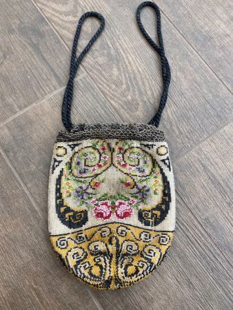 Sac ancien perlé
