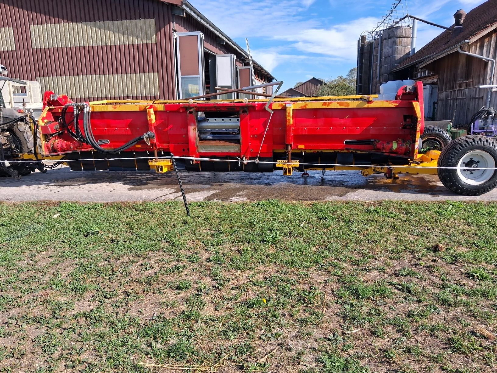 Toutes les machines: Maispflücker / Maisgebiss / Feldhäcksler  – D'occasion à Seuzach par hri_xlg8 7