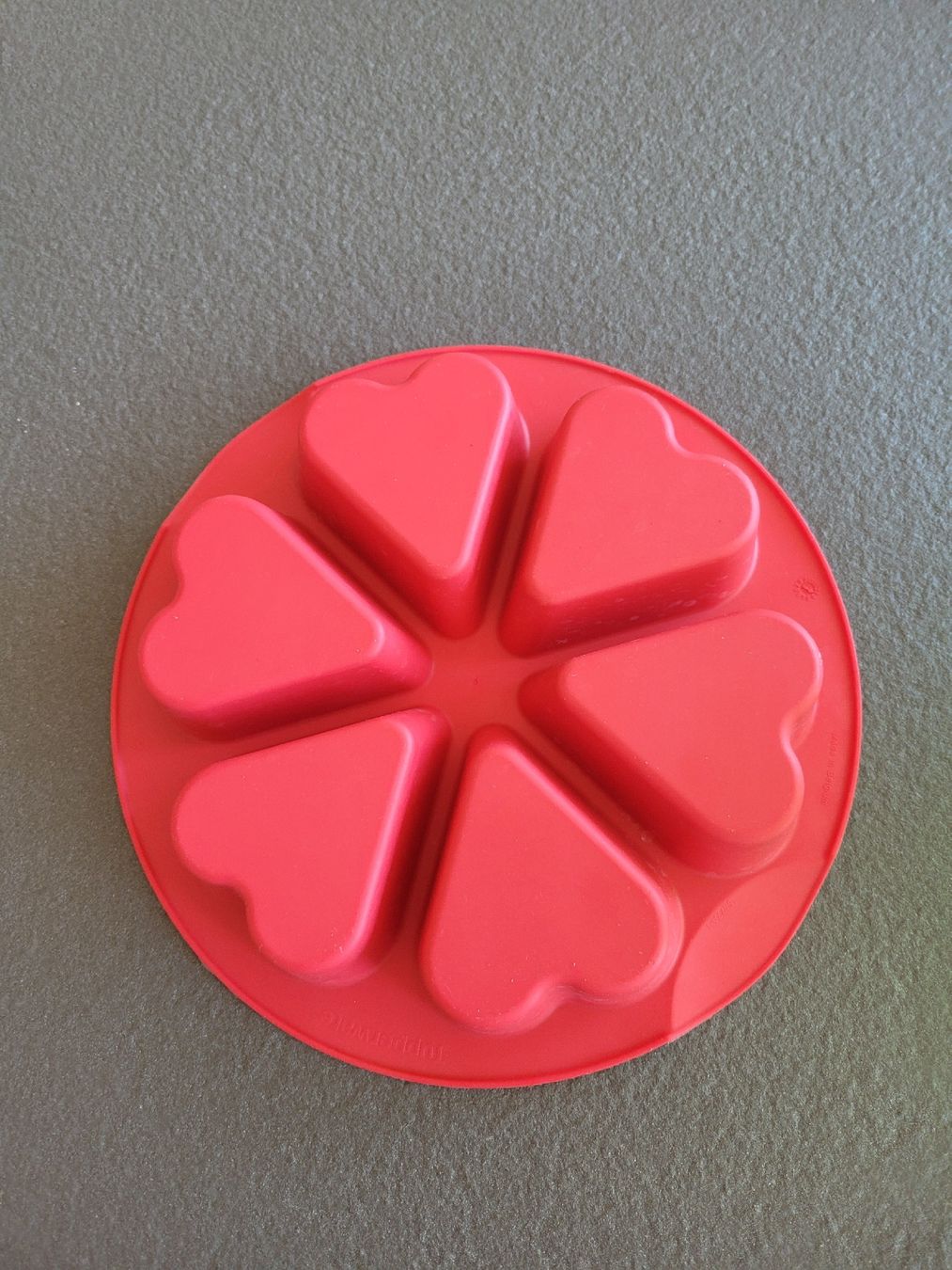 Tupperware Backformen: Tupperware Silikonbackform – Gebraucht aus Buchs SG von Eifi_1 1