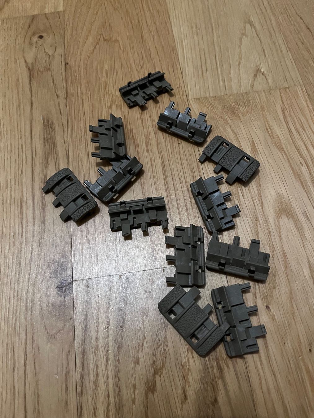 Tiro a segno: 6x Magpul XTM Enhanced Rail Covers in Dark Earth – Usato da Staufen venduto da phoenixmaster13 1