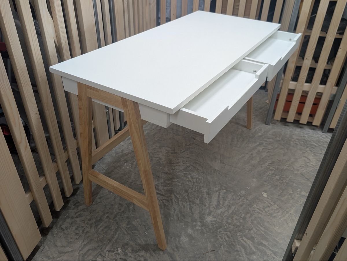 Livique Schreibtische: Desk – Gebraucht aus Rolle von gos_2xy5